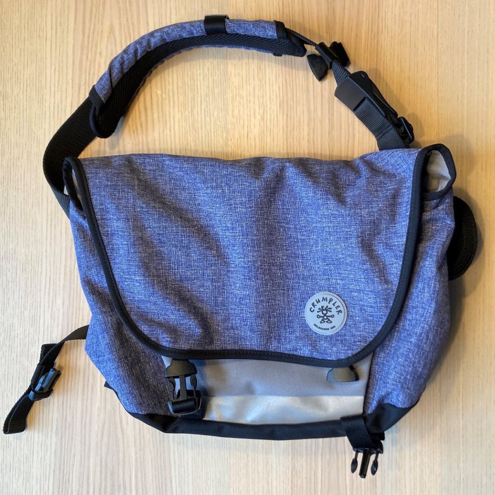 New & unused Classic Crumpler Messenger medium
